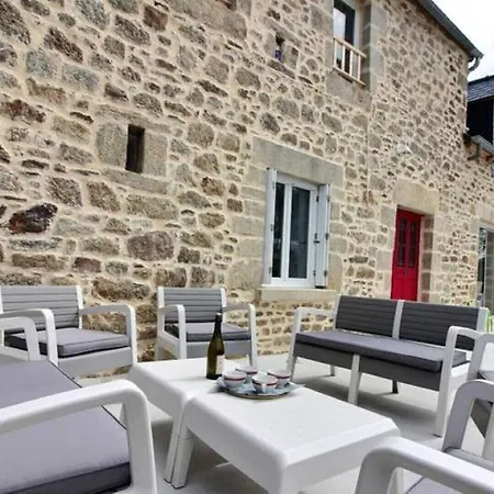 Family House And Renovated Old Bakehouse Hébergement de vacances